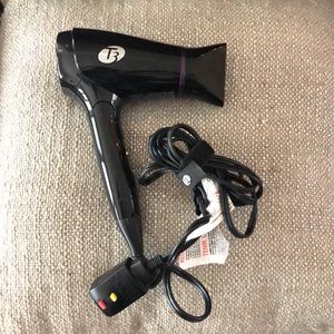 T3 Featherweight Compact Folding Hairdryer